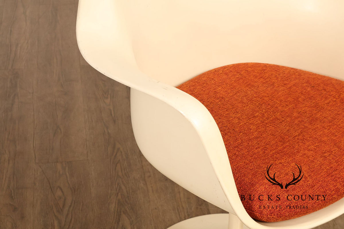 Eero Saarinen Mid Century Modern Tulip Armchair