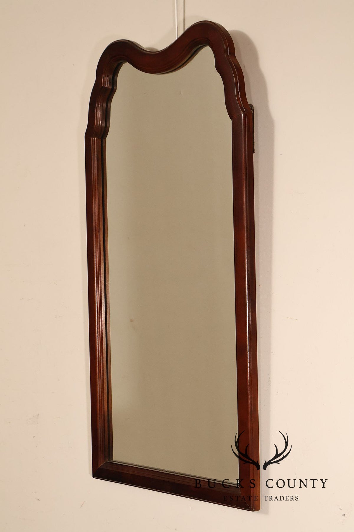 Pulaski Furniture Queen Anne Style Mahogany Wall Mirror