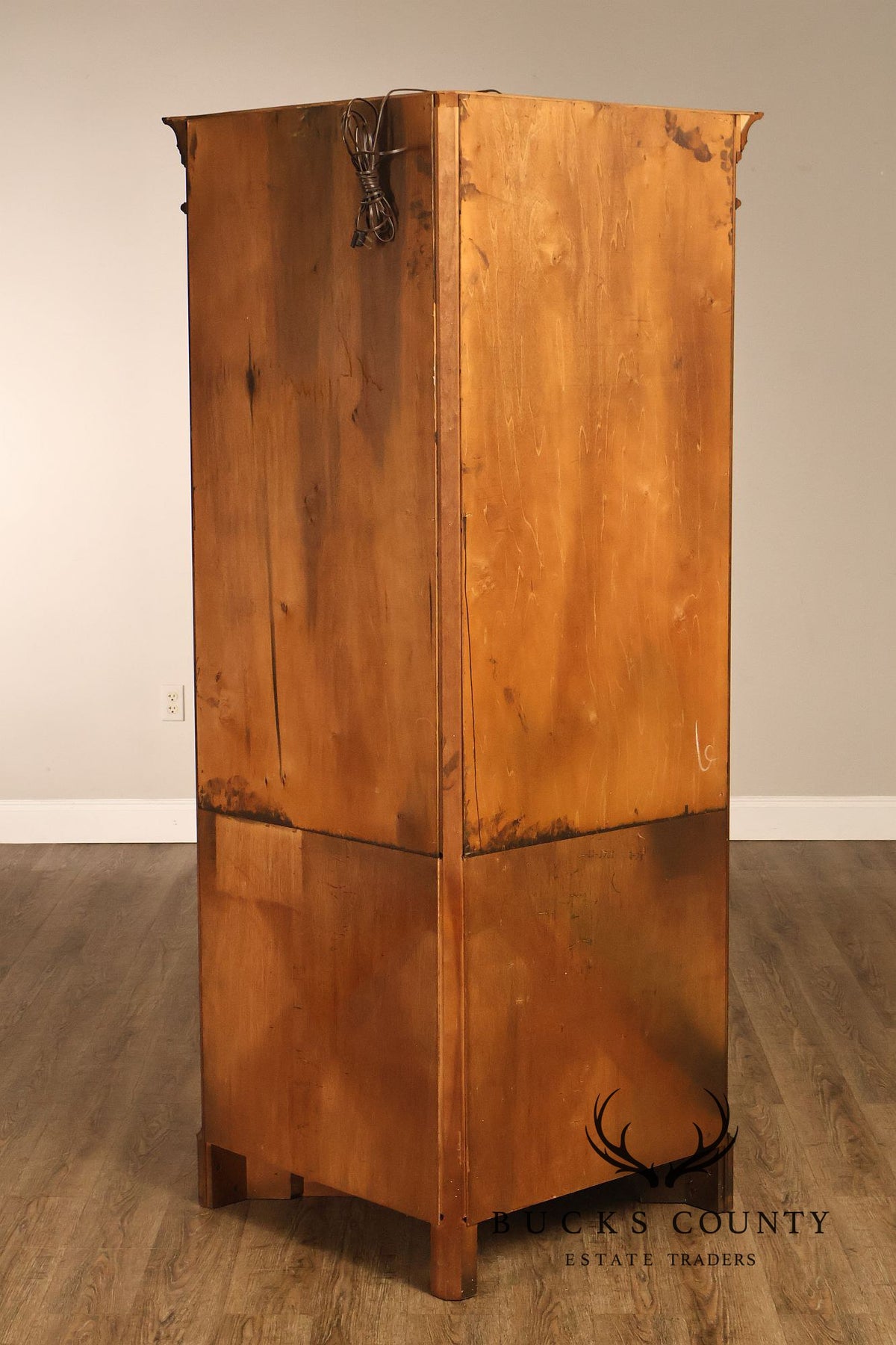 Pennsylvania House Georgian Pair of Lighted Corner Display Cabinets