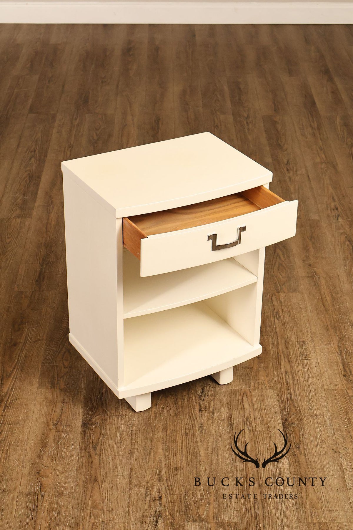 Rway Mid Century Modern Pair of White Lacquer Nightstands