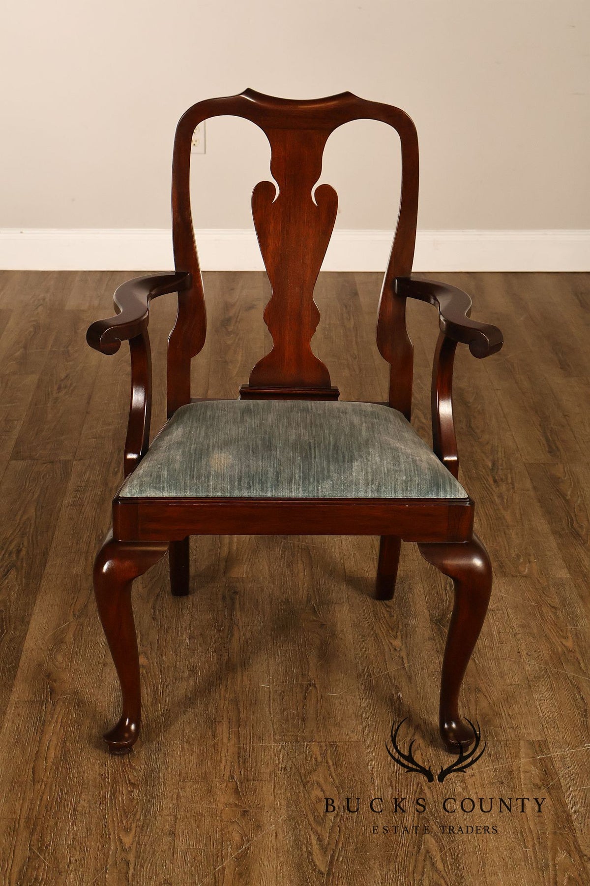 Henkel-Harris Set Of Eight Mahogany Queen Anne Dining Chairs