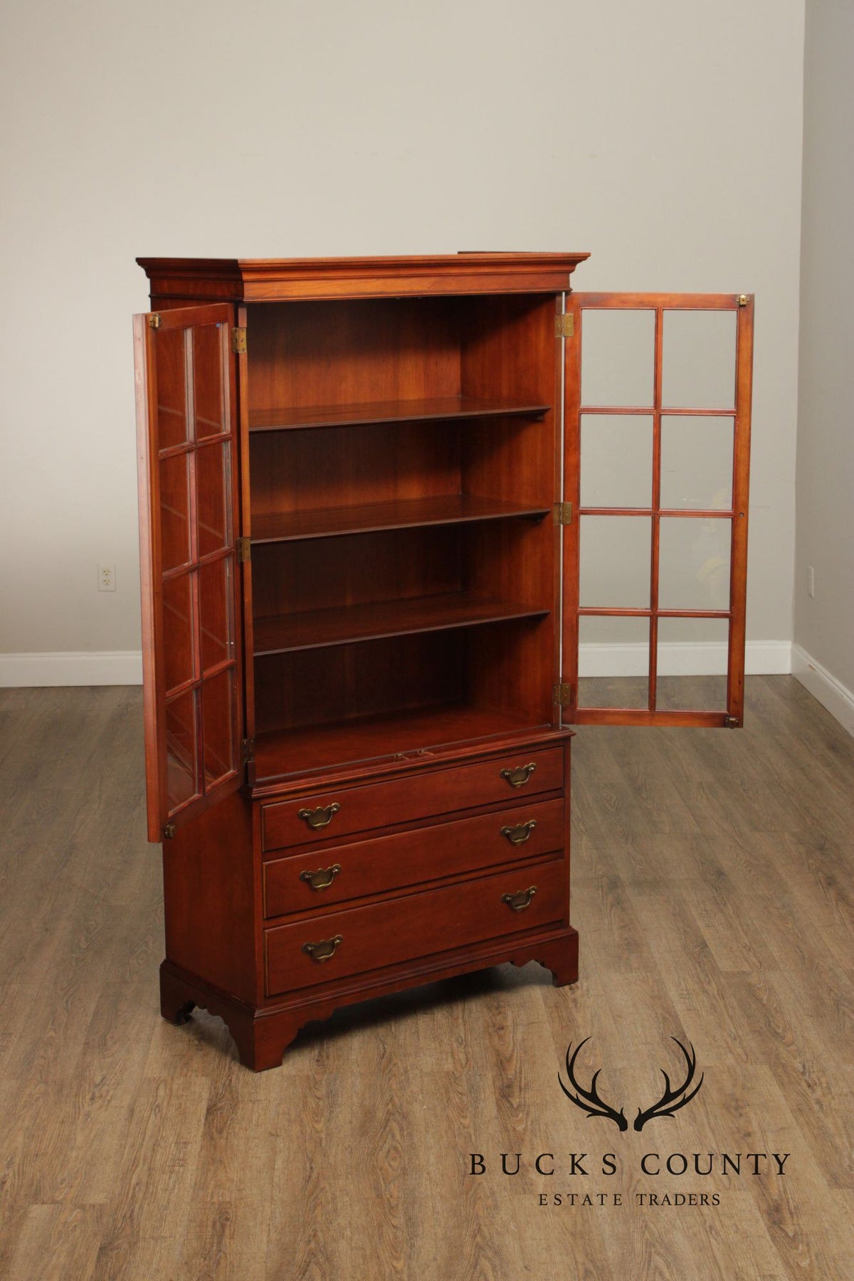 Drexel Chippendale Style Cherry Bookcase Display Cabinet