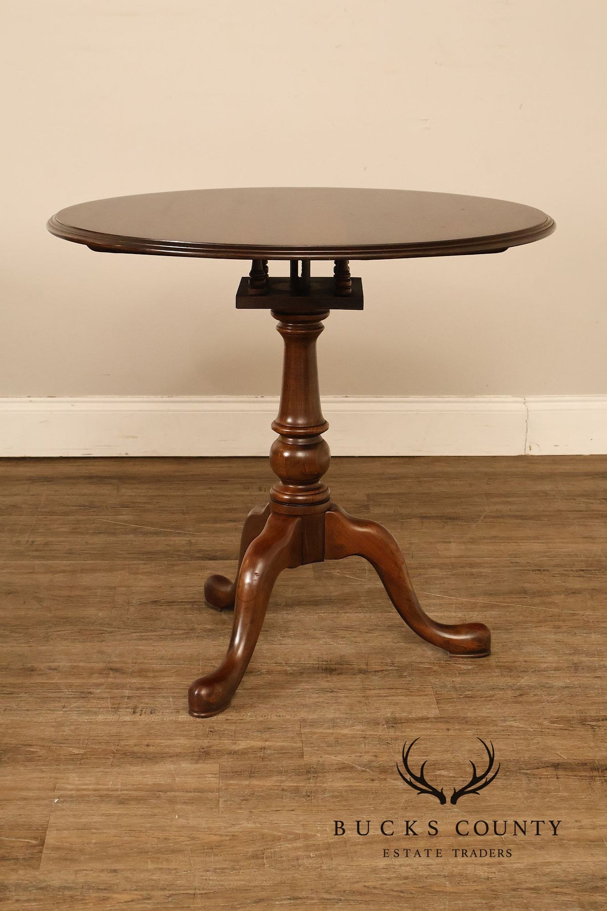 Traditional Tilt Top Pedestal Accent Table Tea Table
