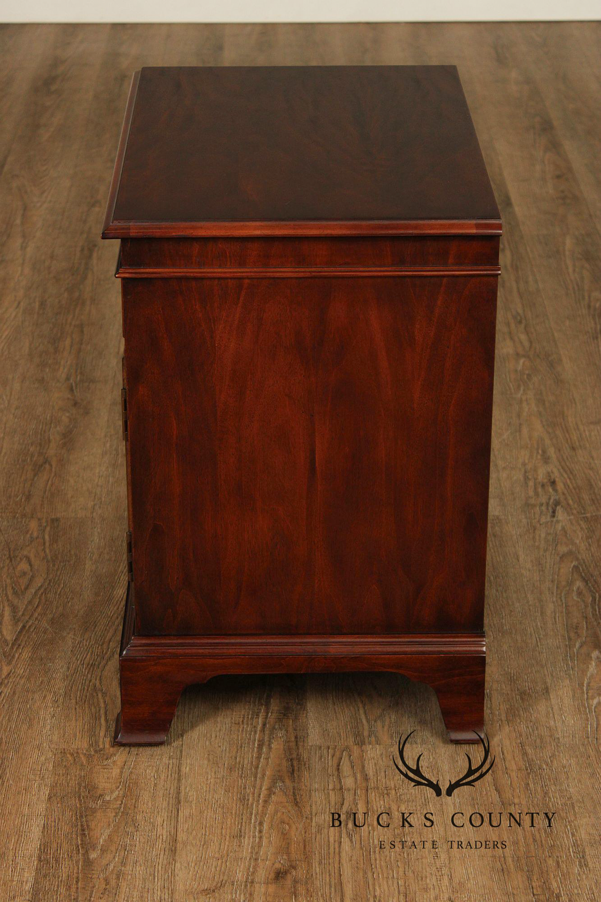 Century Furniture Georgian Style Pair of Mahogany Nightstands