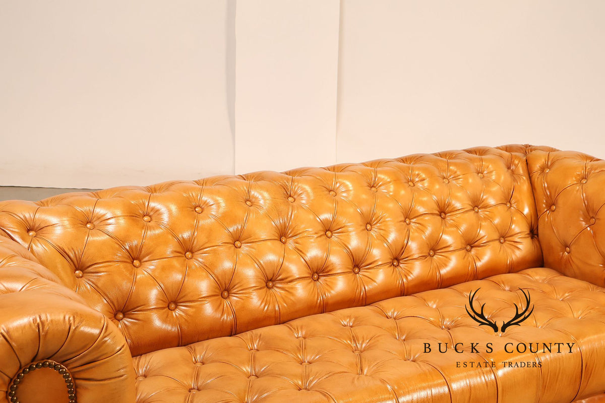 English Traditional Style Leather 'Cheyenne' Chesterfield Sofa