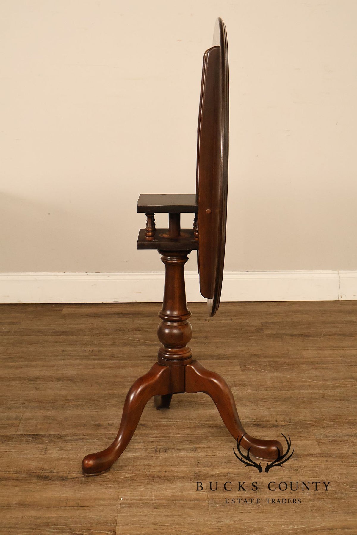 Traditional Tilt Top Pedestal Accent Table Tea Table