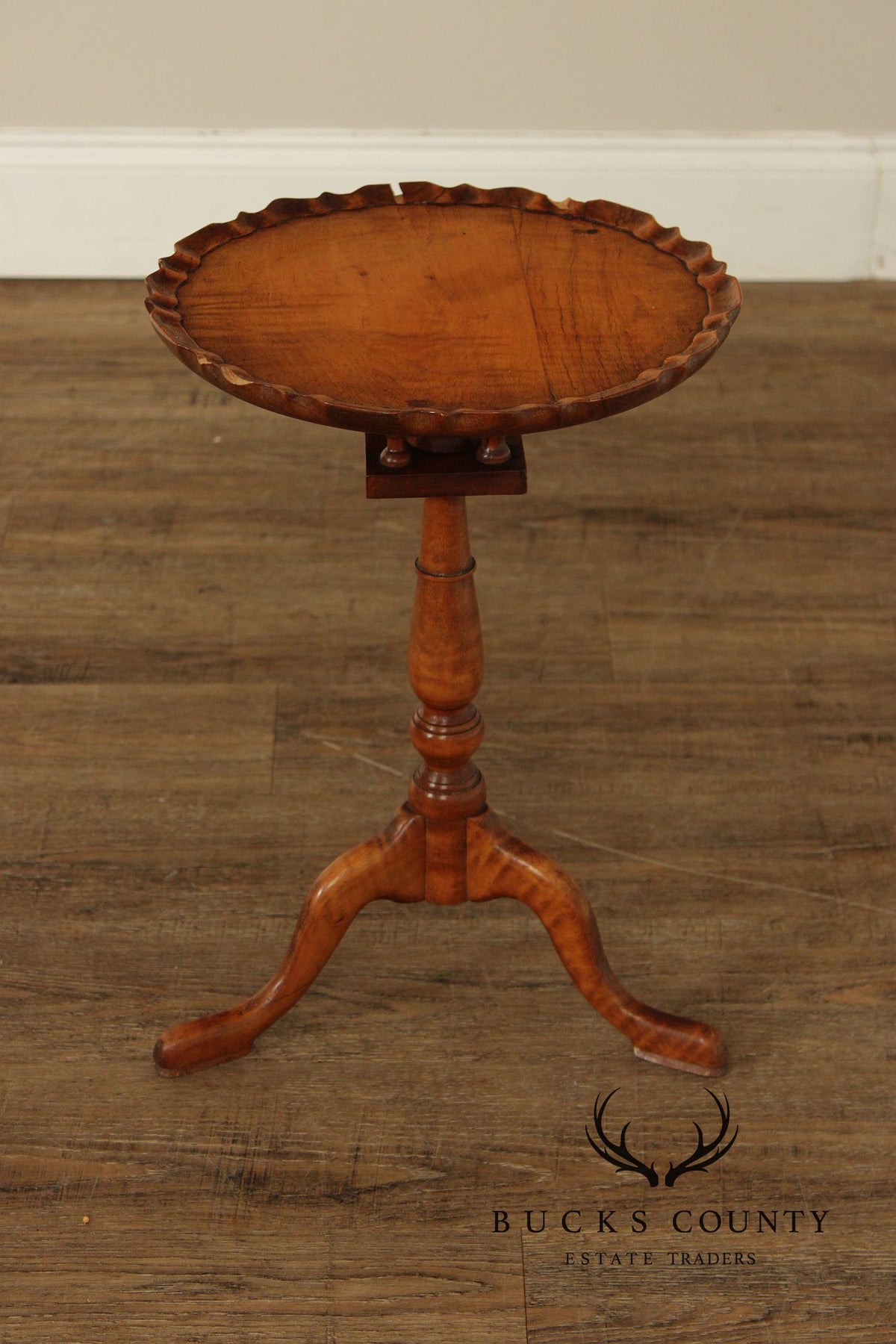 Queen Anne Style Tiger Maple Pie Crust Tilt Top Side Table