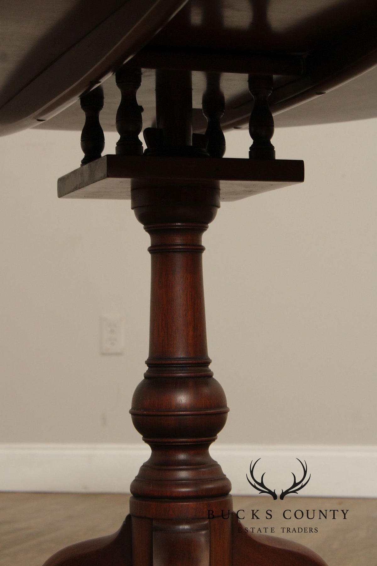 Kittinger Colonial Williamsburg Mahogany Tilt Top Tea Table