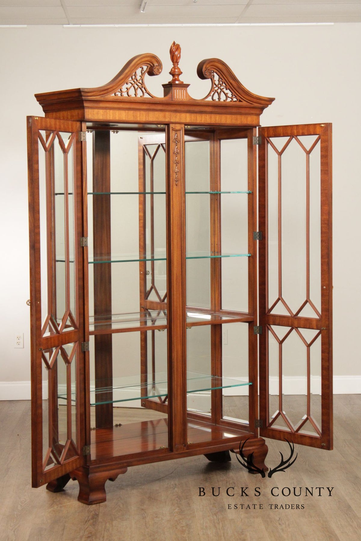 Henkel Harris Georgian Style Pair of Mahogany Display Case Cabinets