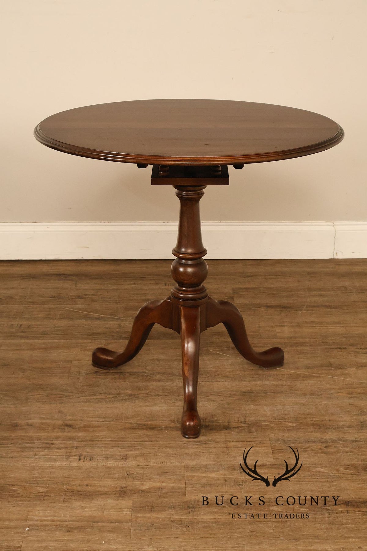 Traditional Tilt Top Pedestal Accent Table Tea Table