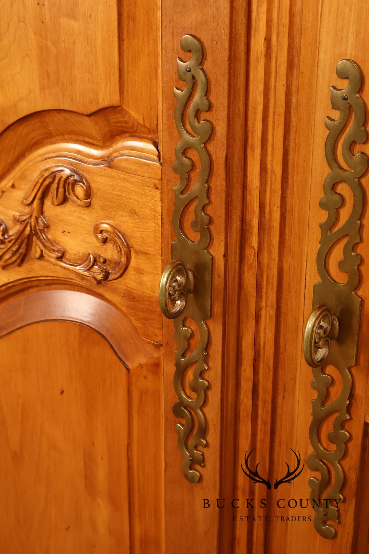 ETHAN ALLEN LEGACY COLLECTION FRENCH LOUIS XV STYLE MAPLE ARMOIRE