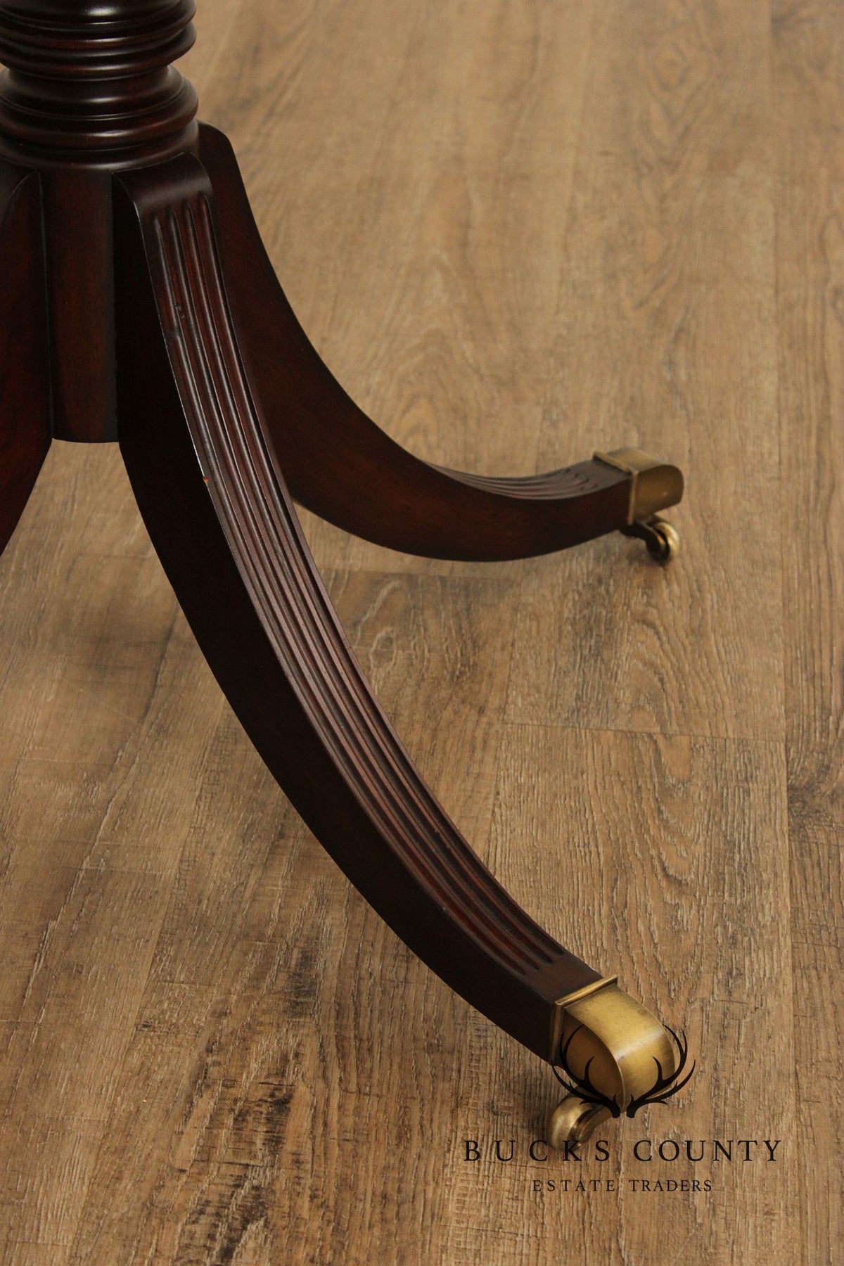 Ethan Allen Regency Style Round Leather Top Mahogany Rent Table