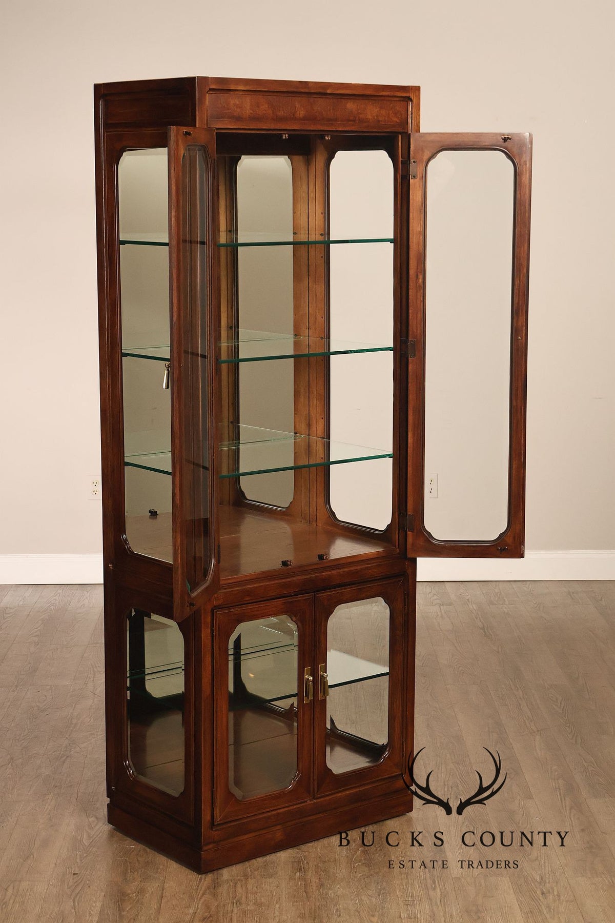Thomasville Traditional Style Pair Lighted Curio Display Cabinets