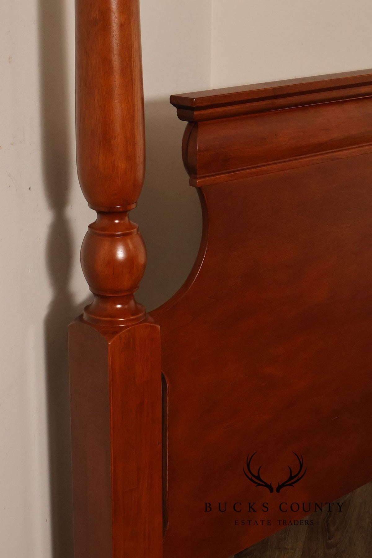 Vintage Traditional Early American Style Queen Size Four Poster Bed
