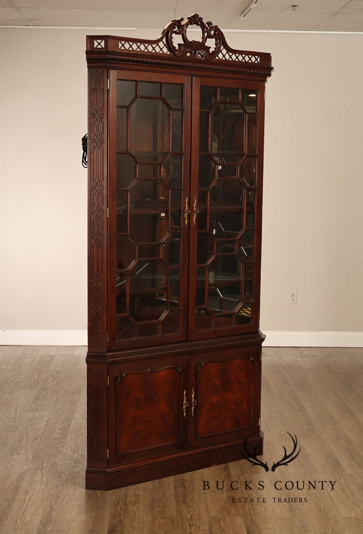Henkel Harris Chippendale Style Genuine Mahogany Corner Cabinet