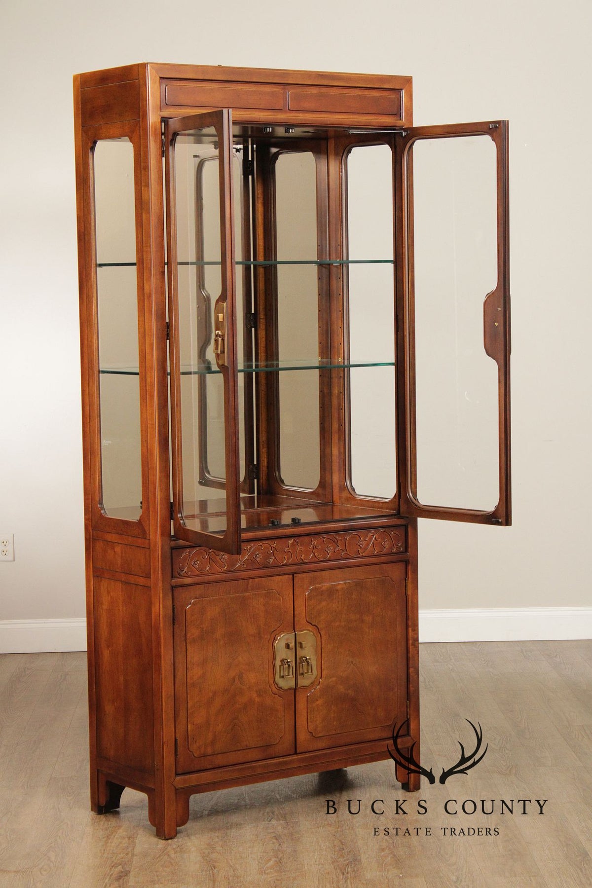 Henredon 'Folio 16' Asian Inspired Display Cabinet