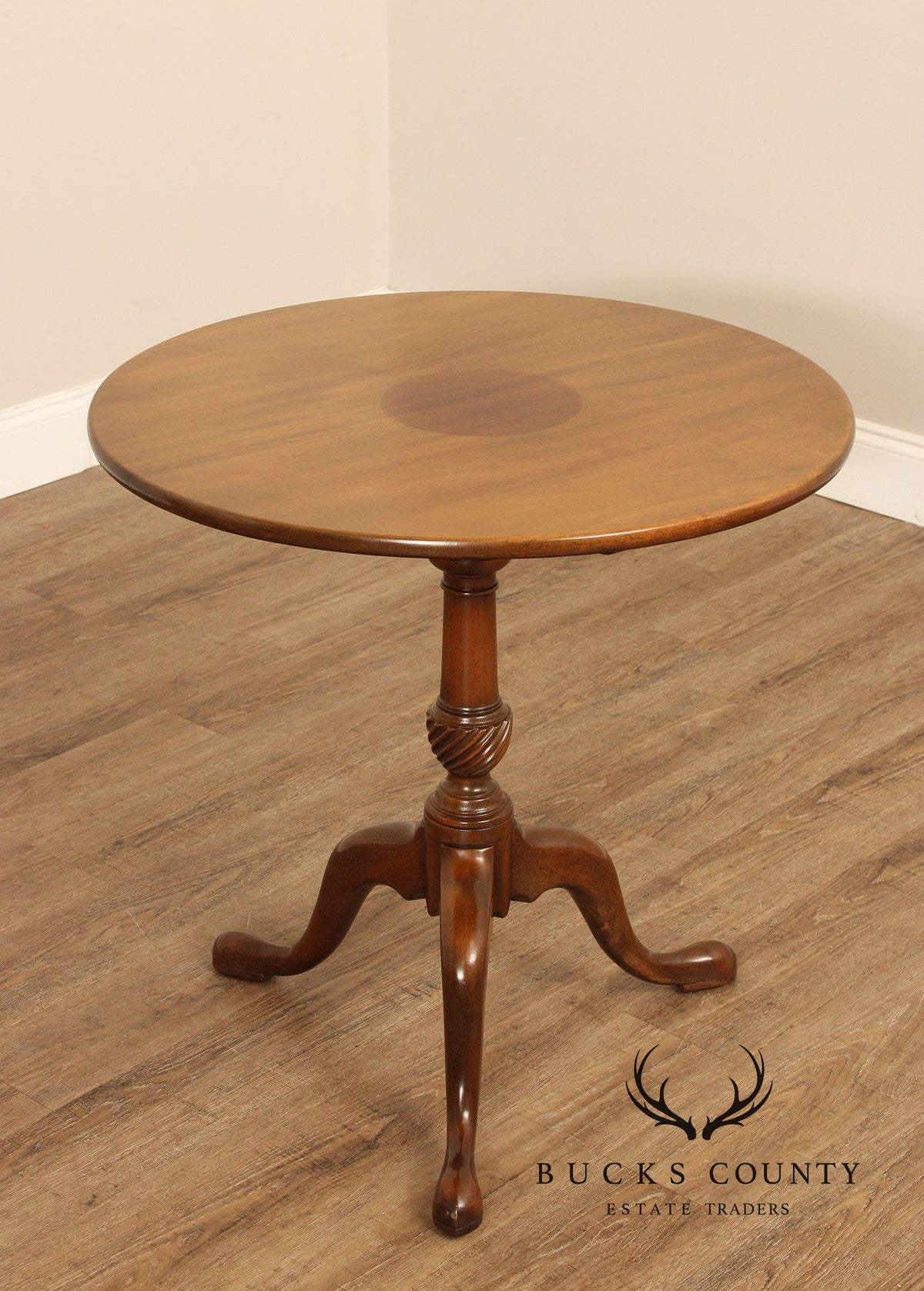 Pair of Kittinger Historic Newport Mahogany Tilt-Top Pedestal Tables