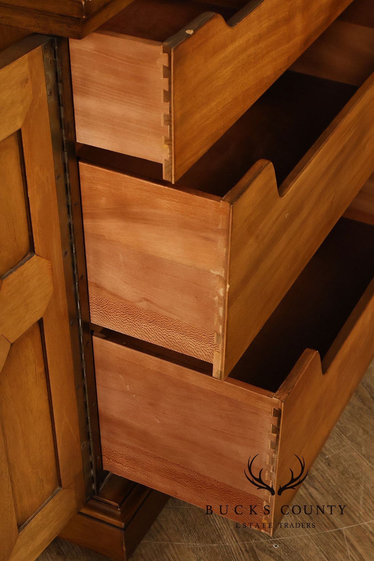 Henredon Mid Century Modern Walnut Sideboard