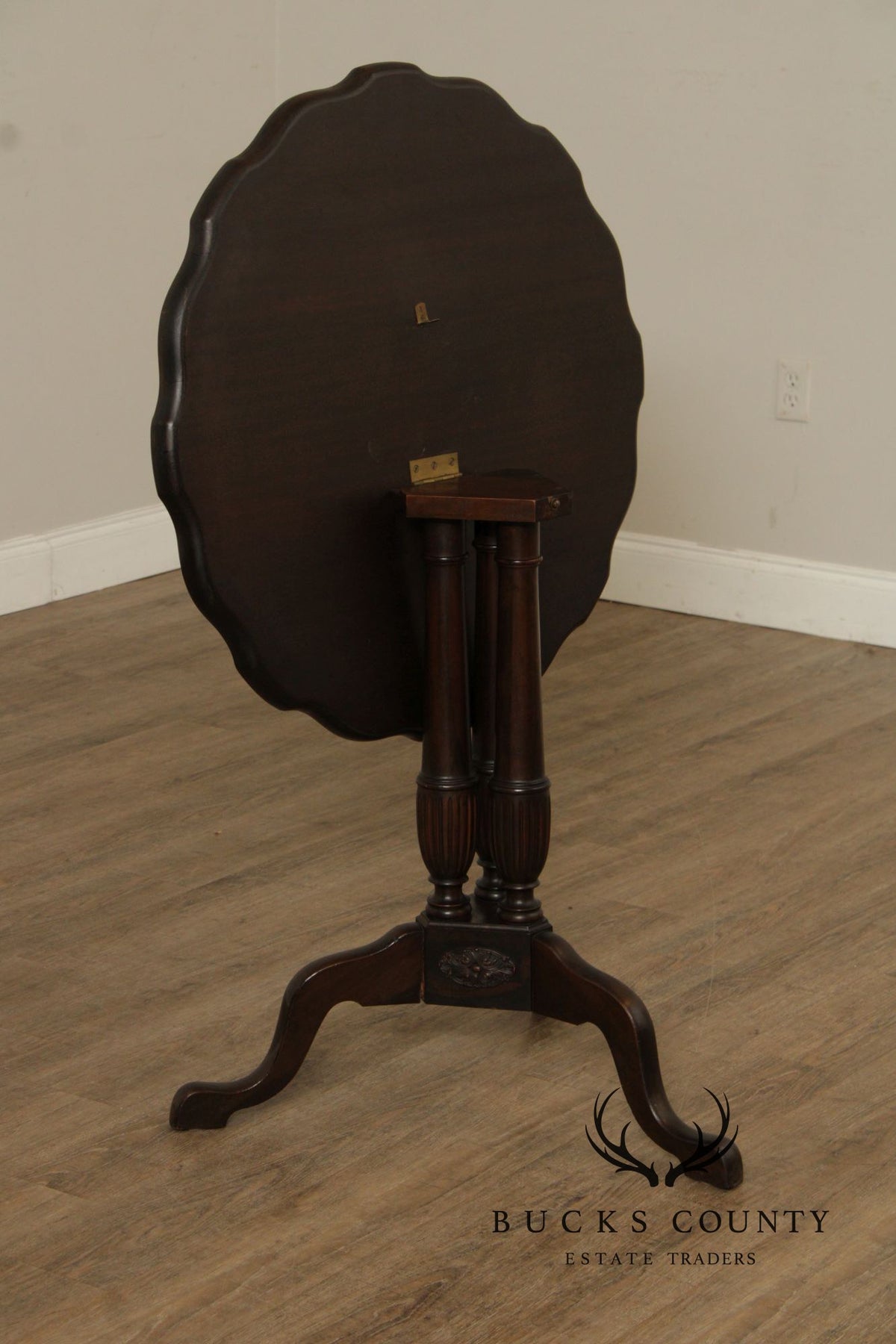 Queen Anne Style Mahogany Tilt Top Tea Table