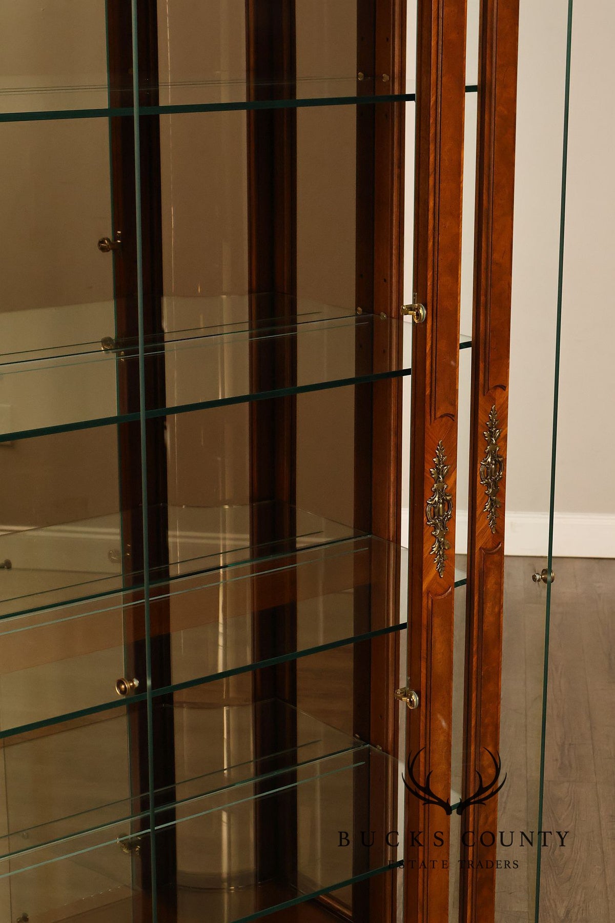 Henredon Grand Provenance Collection Lighted Glass Display Curio Cabinet