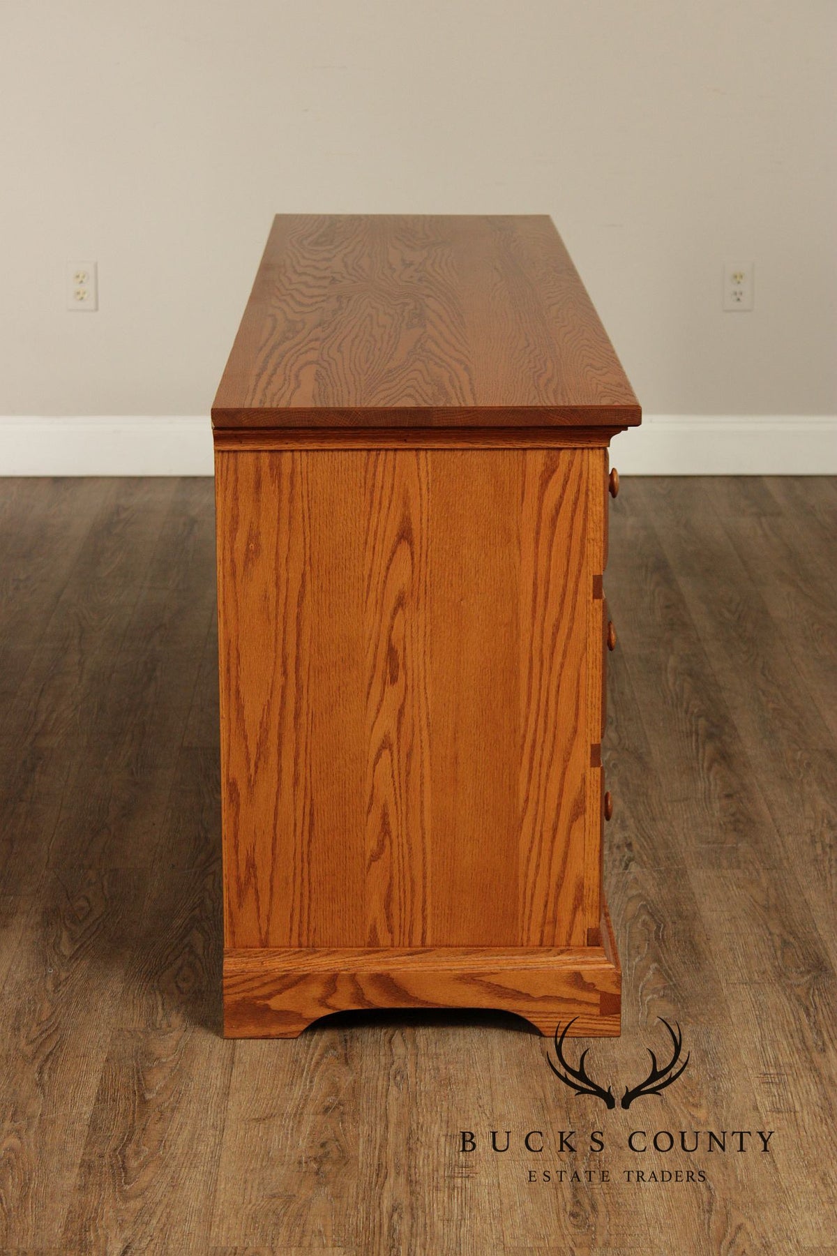 Hunt Country Furniture Country Style Oak Nine-Drawer Dresser