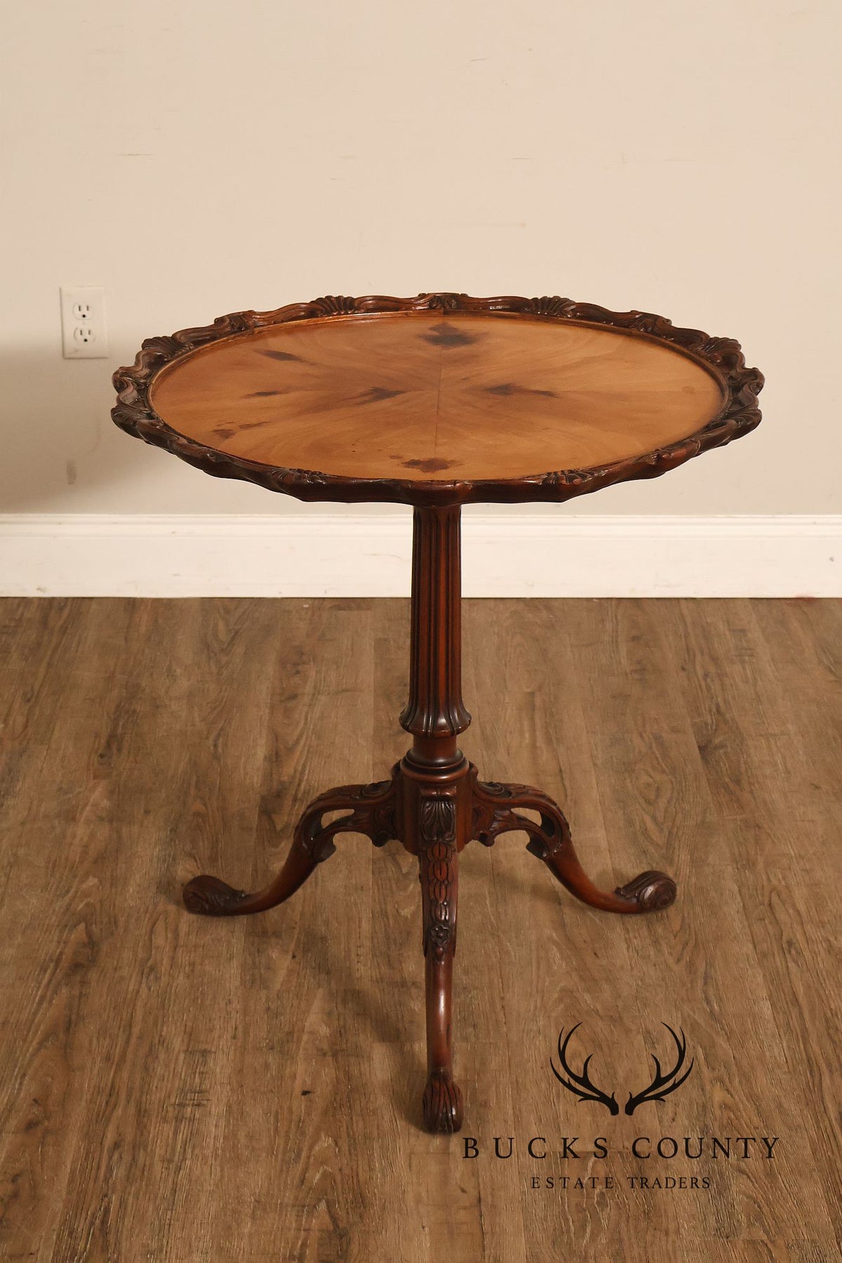 Queen Anne Style Flame Mahogany Pie Crust Top Pedestal Table