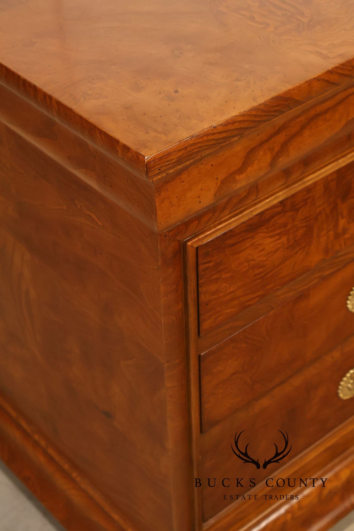 Henredon 'Charles X' Pair of Burlwood Nightstands