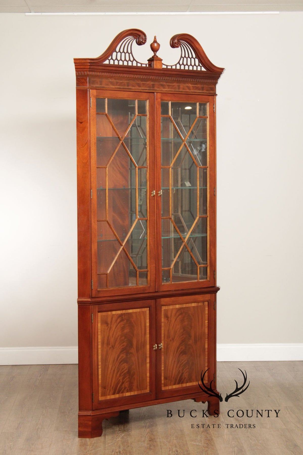 Stickley Georgian Style Pair of Mahogany Corner Cabinets