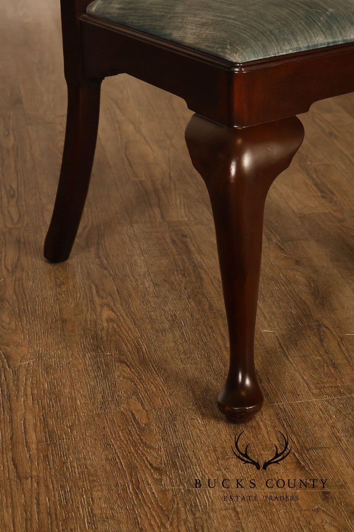 Henkel-Harris Set Of Eight Mahogany Queen Anne Dining Chairs