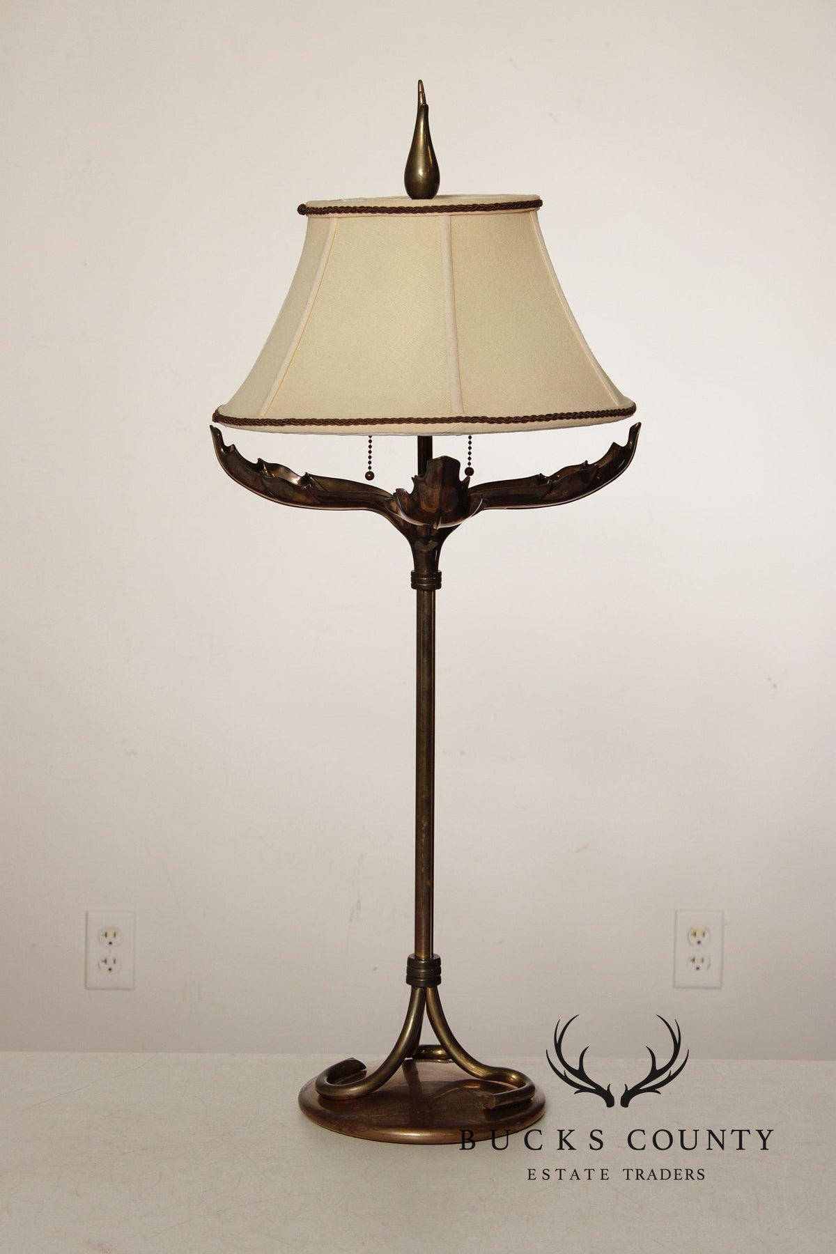 Vintage Chapman Brass Acanthus Leaf Table Lamp