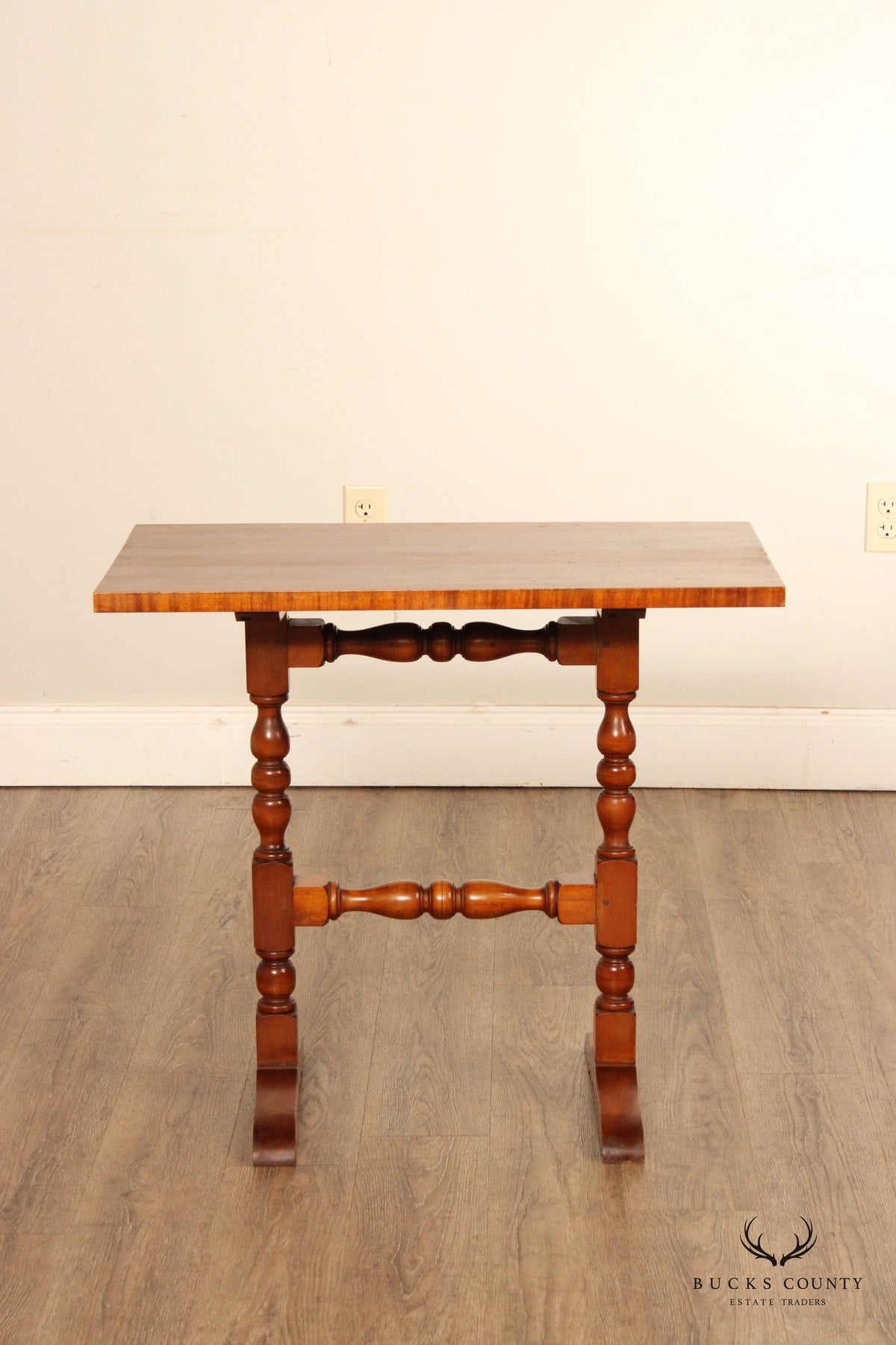 Wallace Nutting Vintage William & Mary Style Maple Side Table