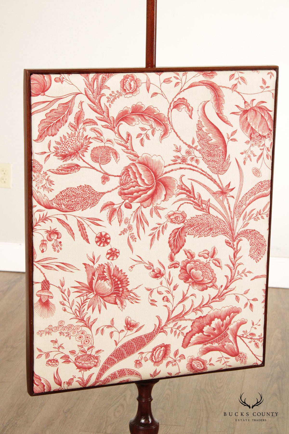 Queen Anne Colonial Williamsburg Style Mahogany and Tapestry Firescreen