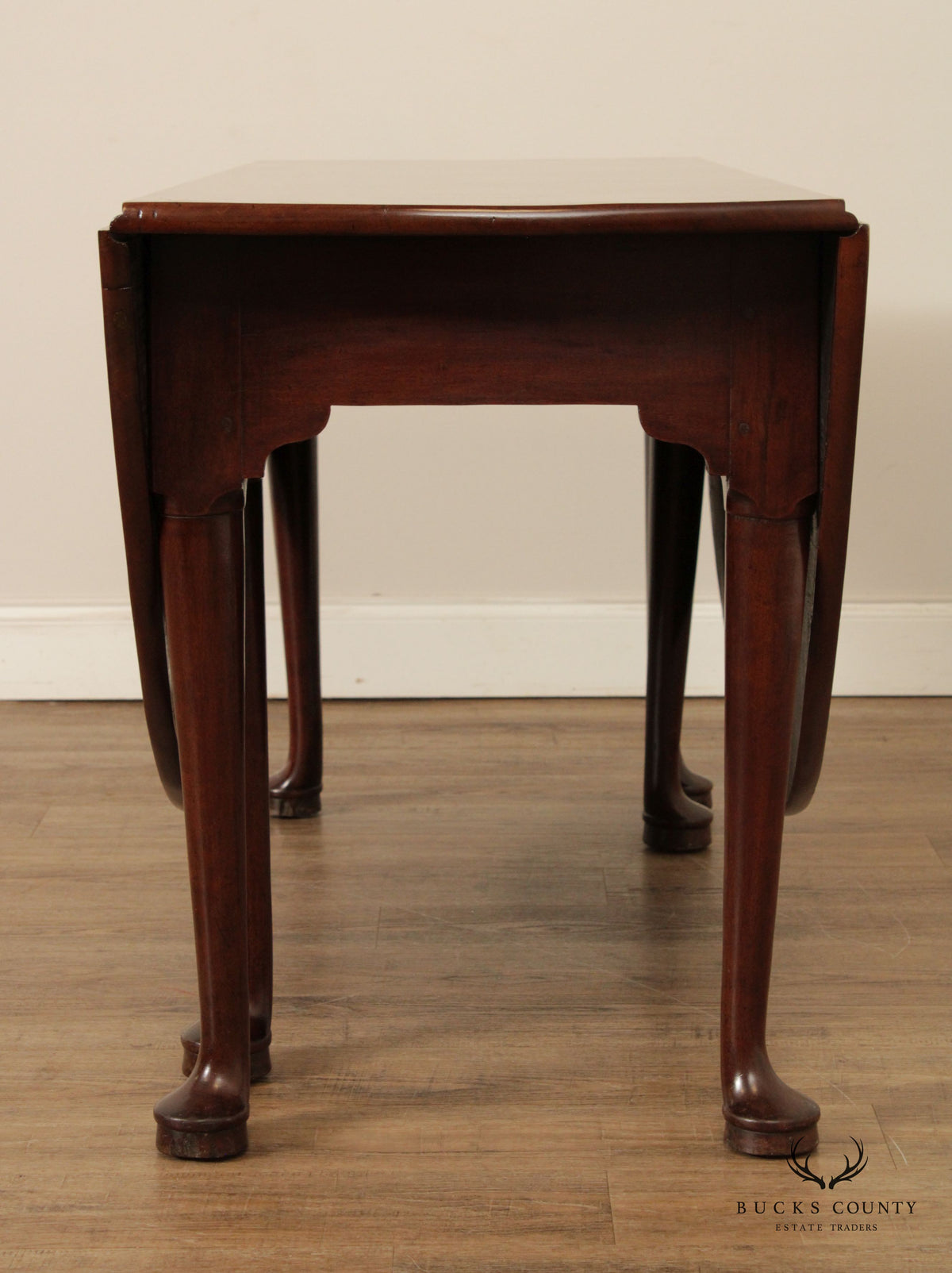 Antique Queen Anne Style Mahogany Gate-Leg Drop-Leaf Dining Table