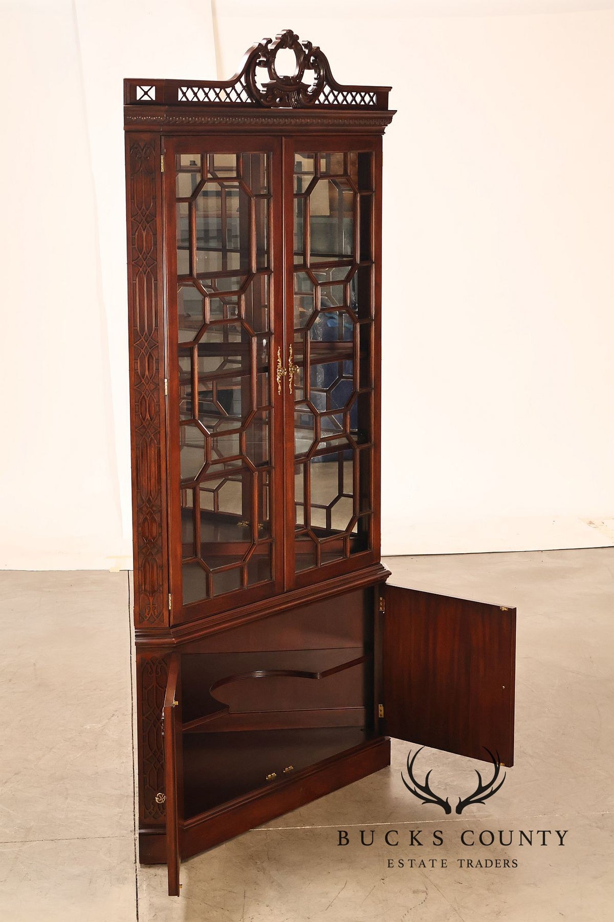 Henkel Harris Mahogany Chippendale Style Corner China Cabinet