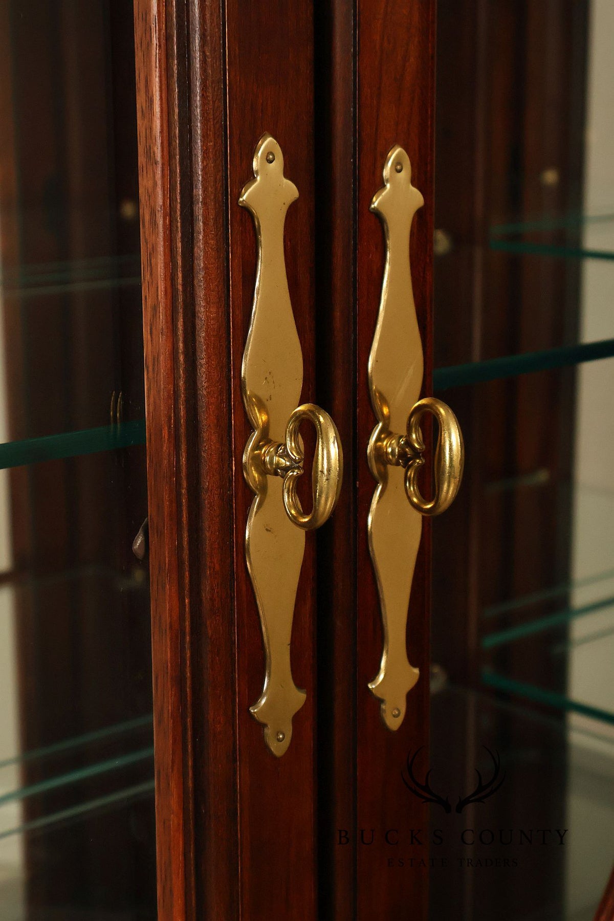 Thomasville Chippendale Style Mahogany Breakfront China Cabinet