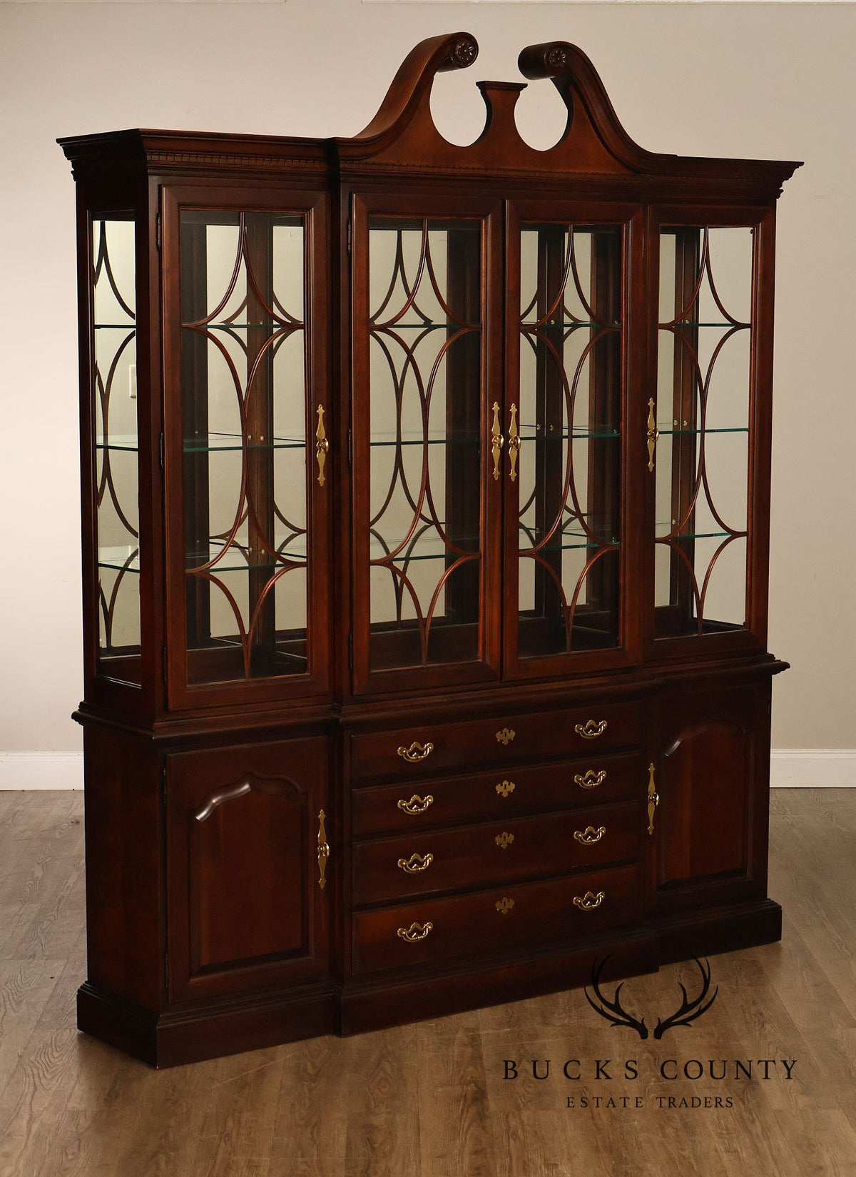 Thomasville Chippendale Style Mahogany Breakfront China Cabinet