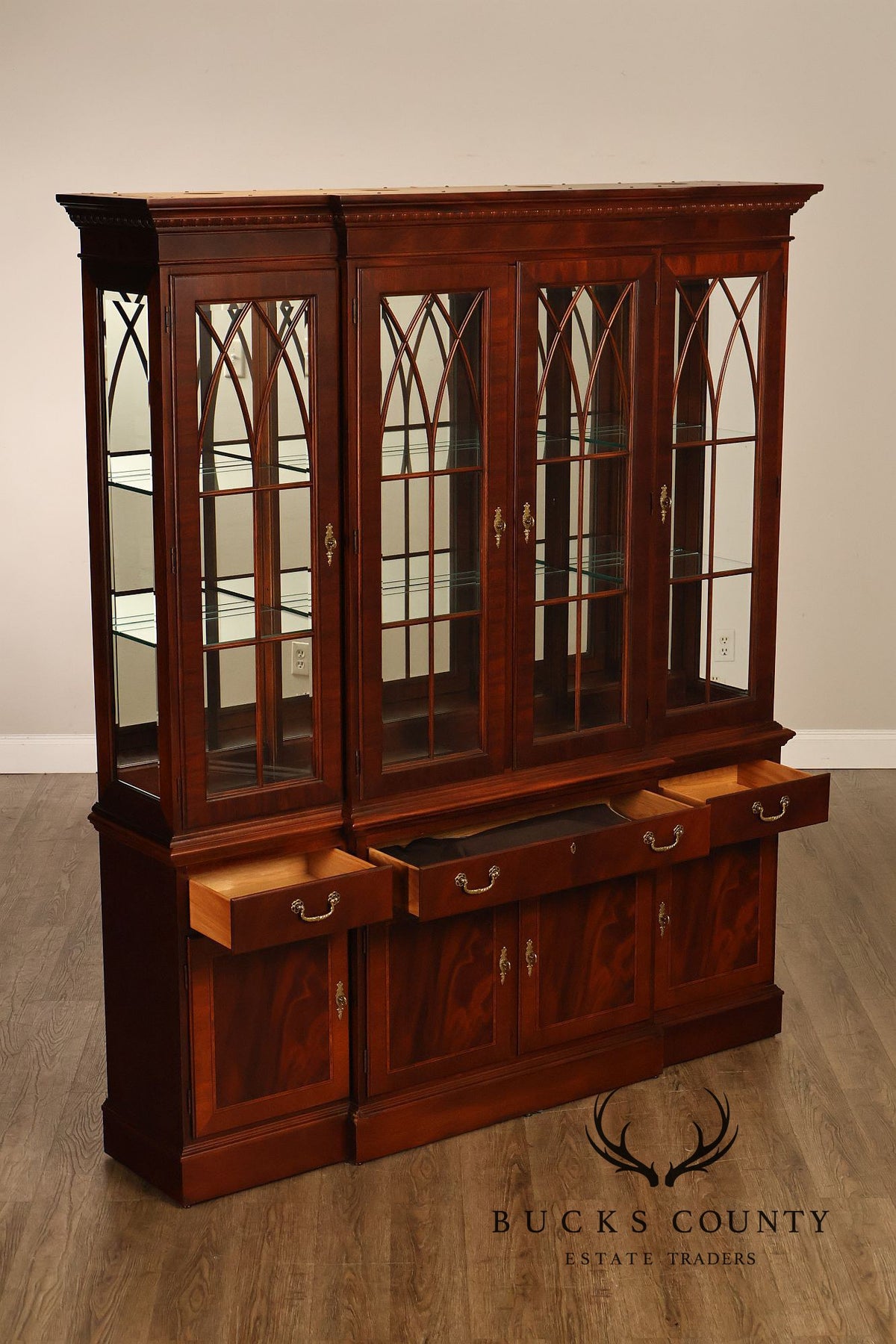 Ethan Allen 18th Century Collection Mahogany Inlaid Lighted China Cabinet