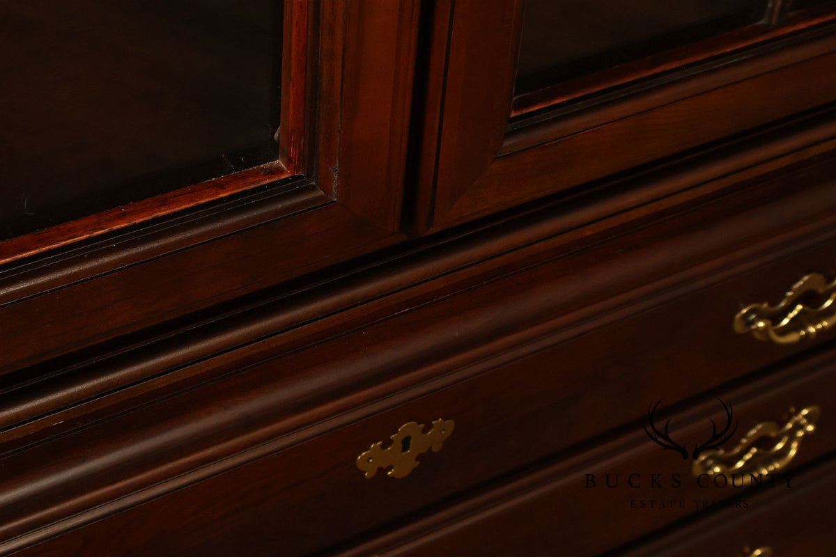 Thomasville Chippendale Style Mahogany Breakfront China Cabinet