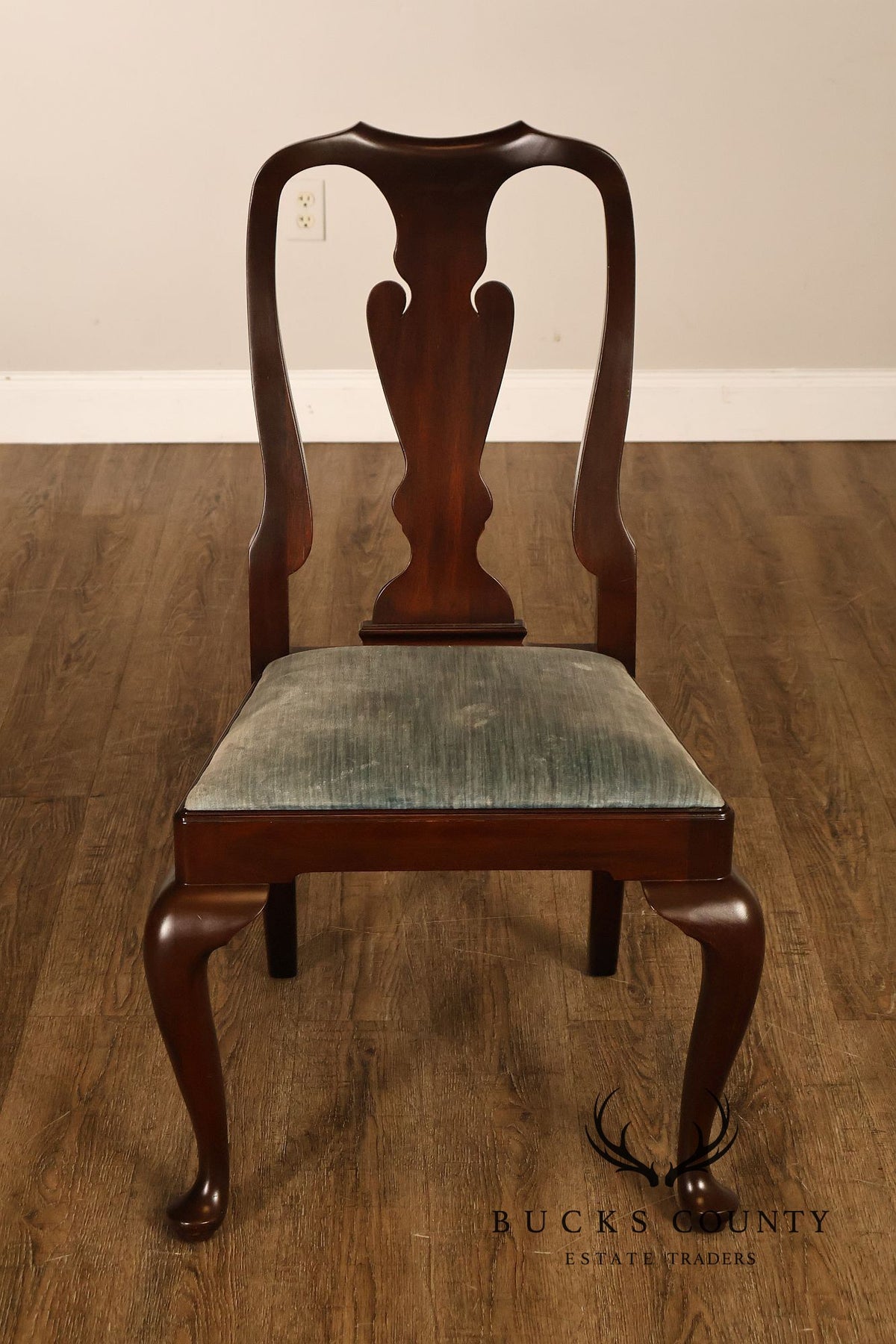 Henkel-Harris Set Of Eight Mahogany Queen Anne Dining Chairs