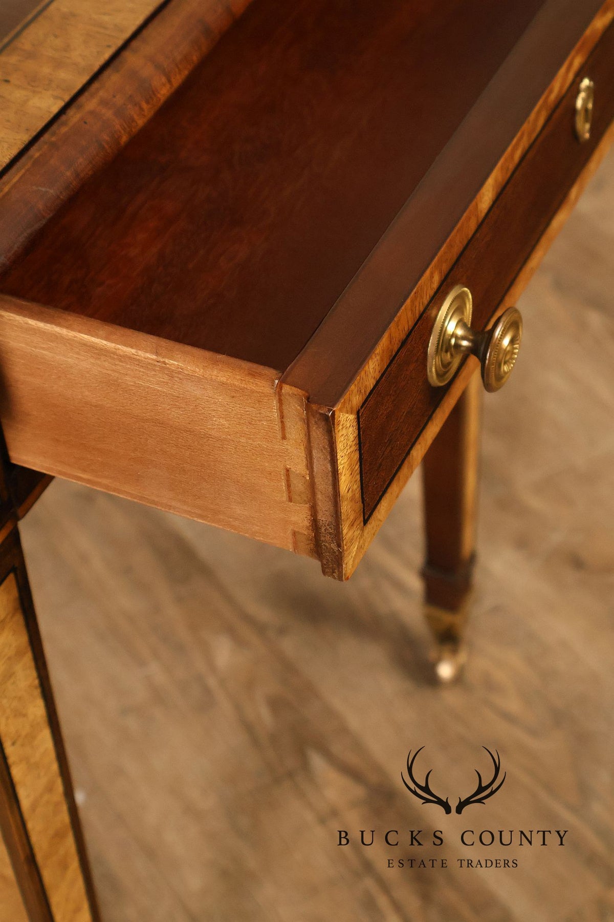 Henredon Historic Natchez Collection Mahogany And Burl Drop Leaf Pembroke Side Table