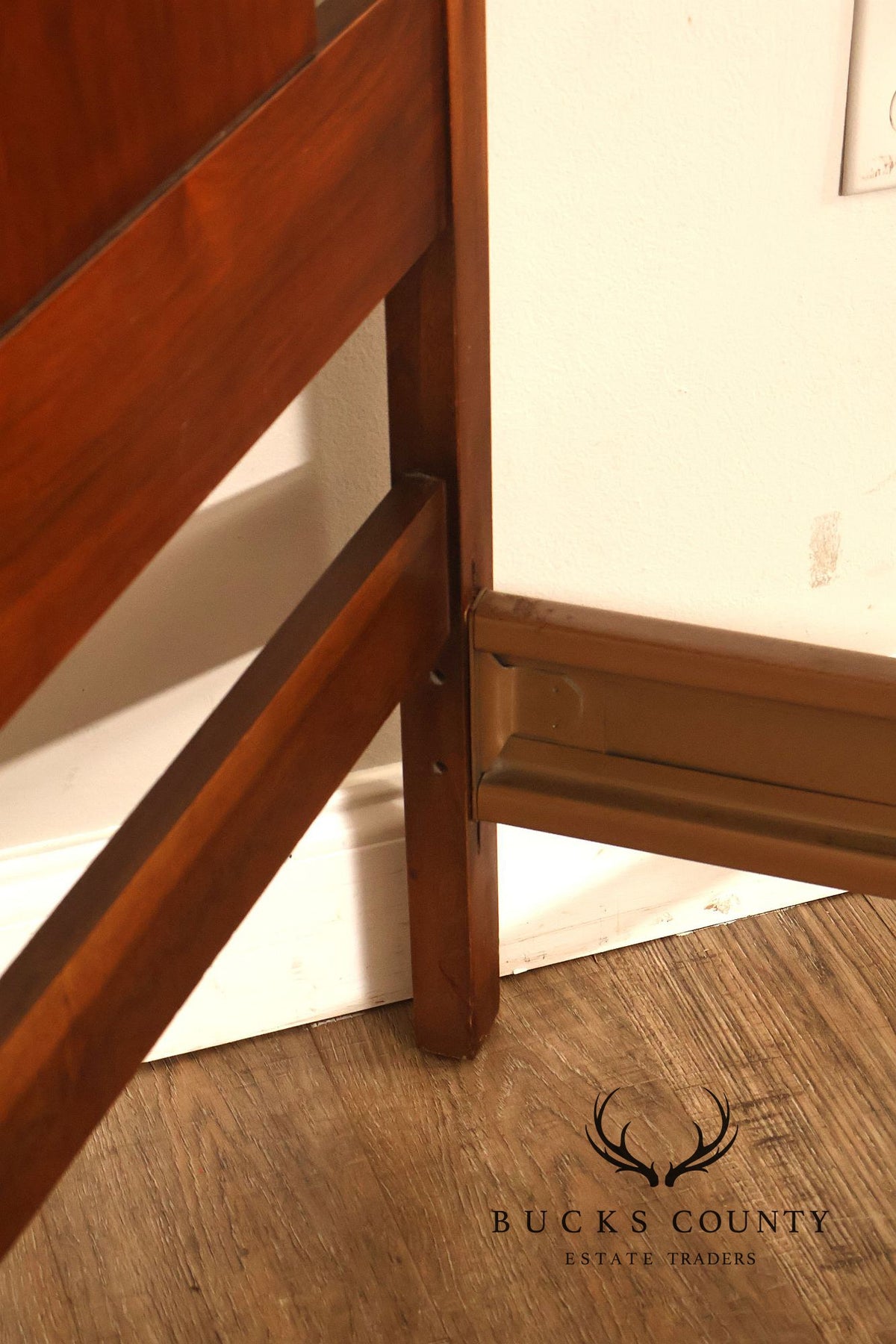 Vintage Lane Mid-Century Modern Walnut Full Size Bed