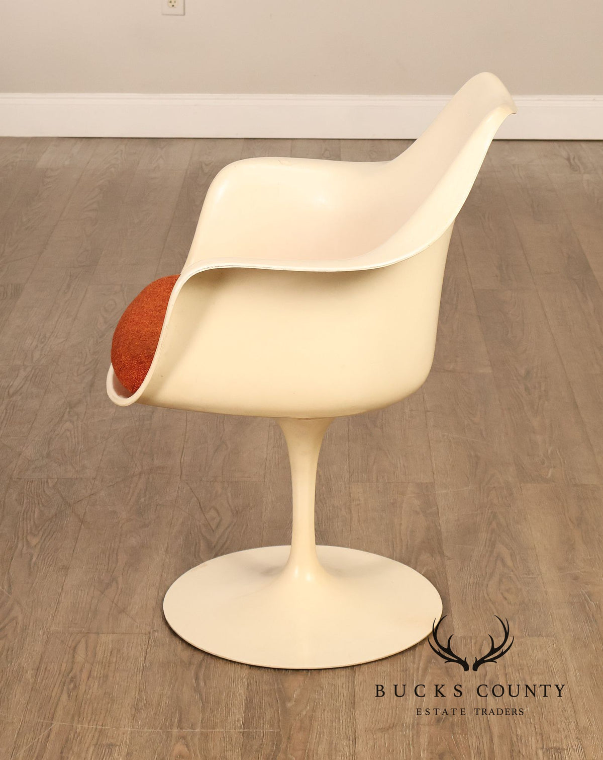 Eero Saarinen Mid Century Modern Tulip Armchair