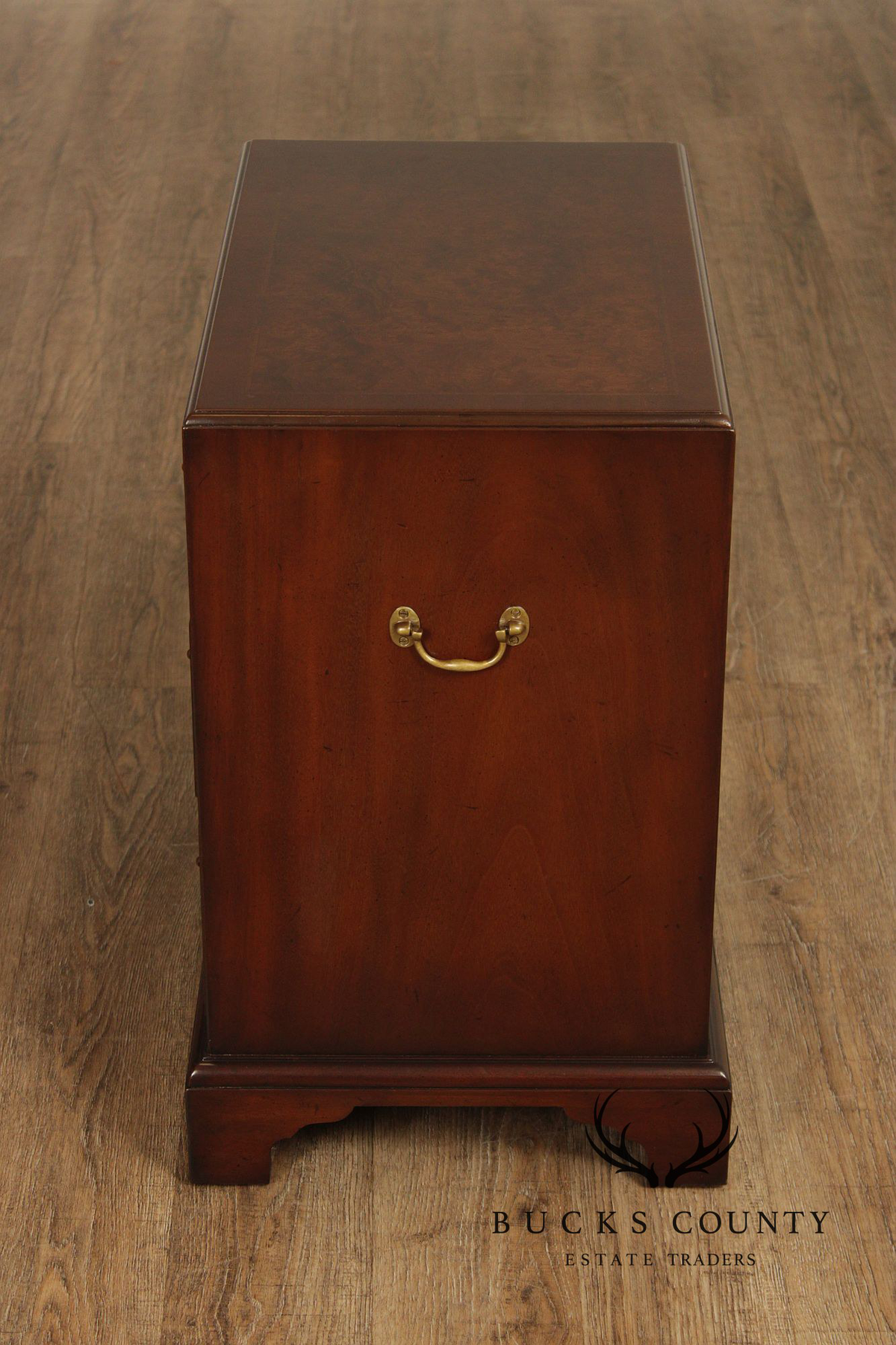 Kittinger Georgian Style Pair of Mahogany Three-Drawer Chests Nightstands