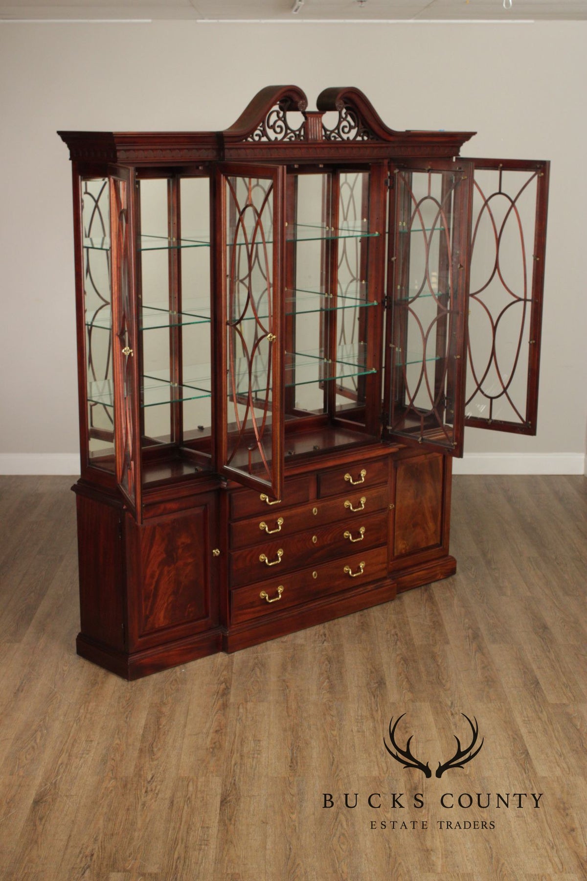 Thomasville Georgian Style Large Mahogany China Display Breakfront