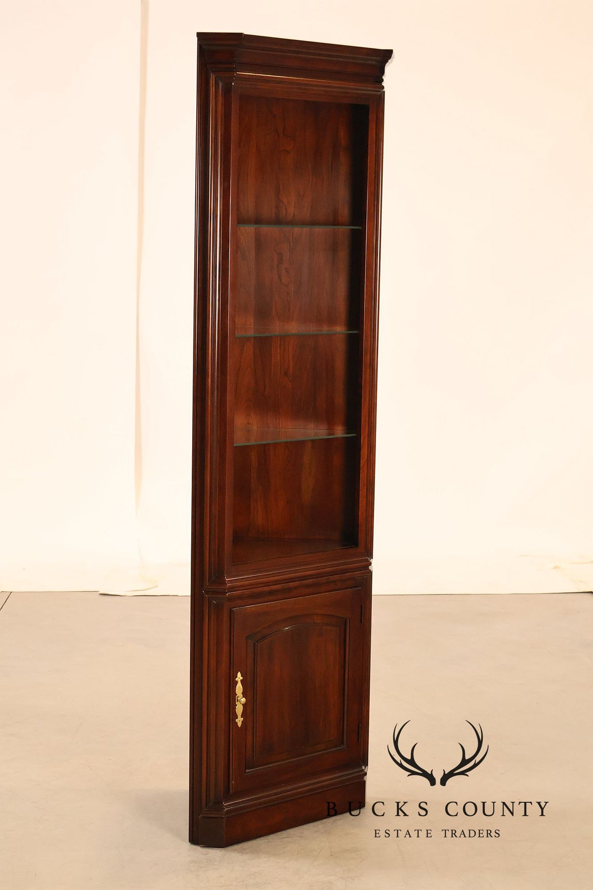 Statton Old Towne Cherry Georgian Corner Display Cabinet With Glass Shelves