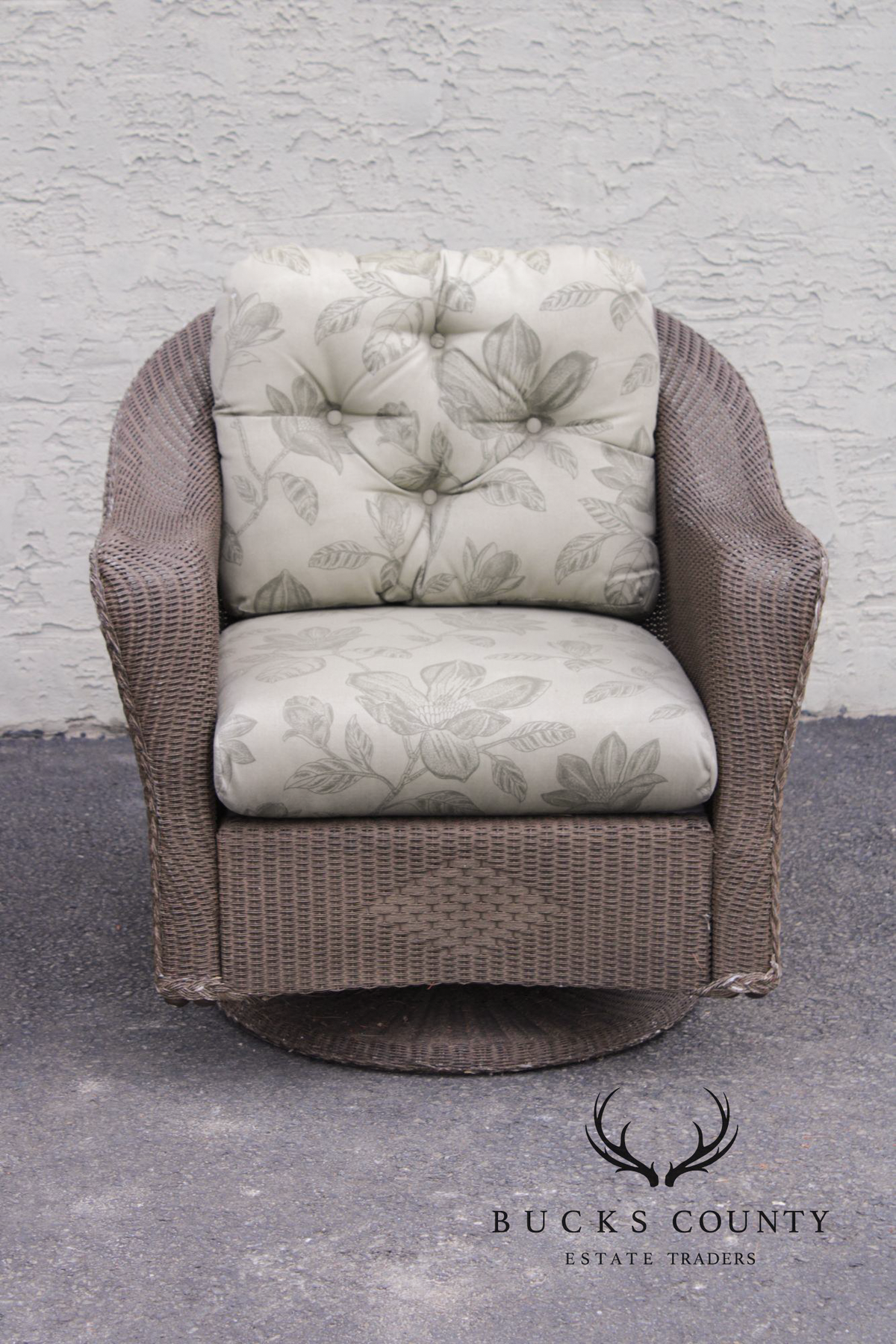 Lloyd Loom Outdoor Swivel Rocking Wicker Lounge Chair