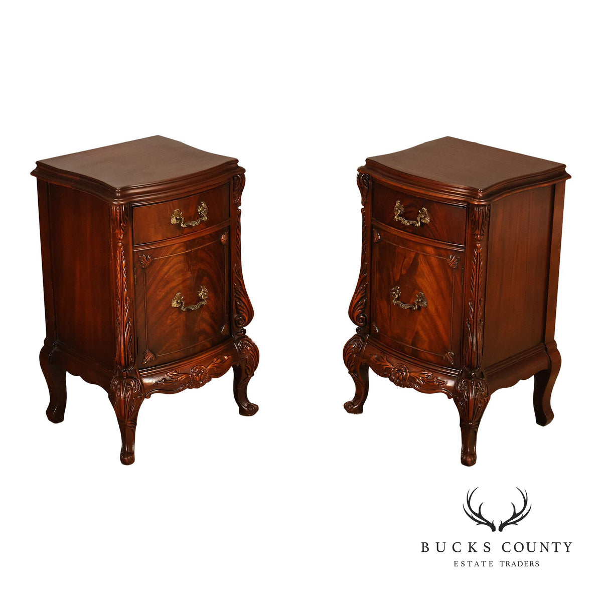 1940s Vintage Pair of Mahogany Nightstands