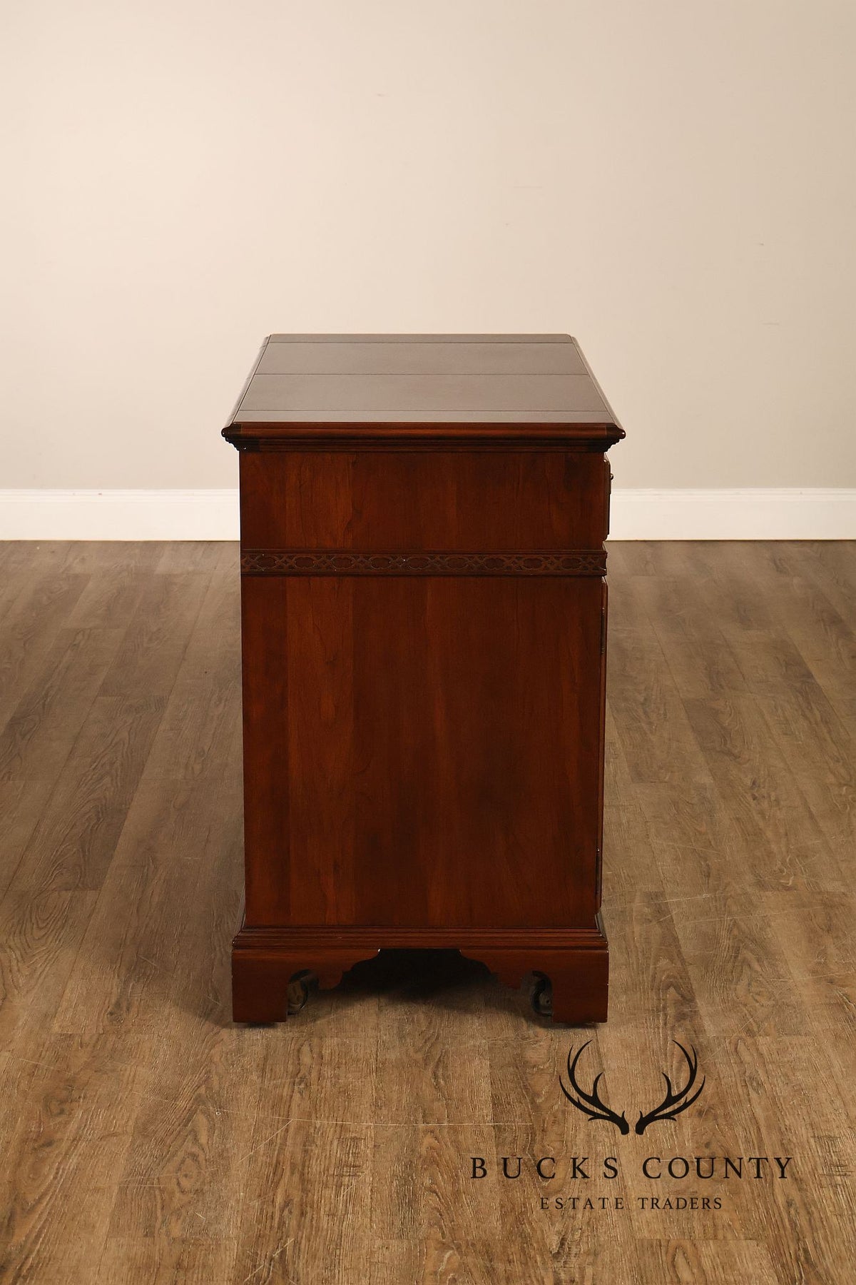 Ethan Allen Georgian Style Cherry Flip Top Server