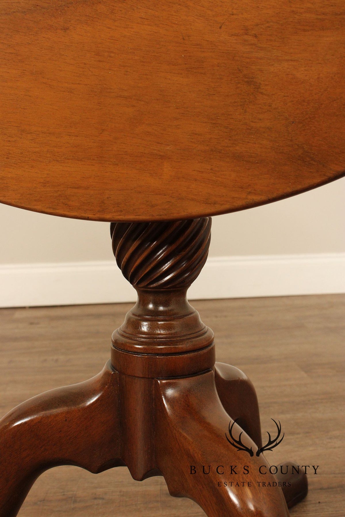 Pair of Kittinger Historic Newport Mahogany Tilt-Top Pedestal Tables