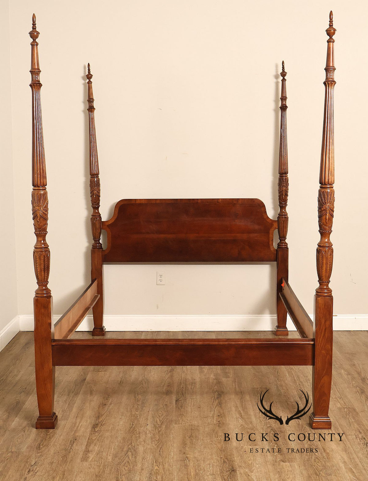 Thomasville Traditional Queen Size Poster Bed